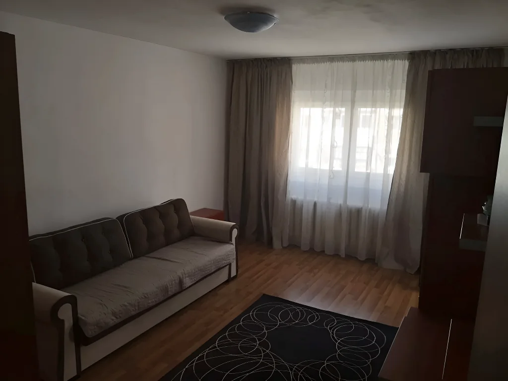 inchiriere garsoniera Sector 6 București living cu televizor